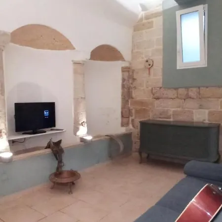 Palazzo Saraceno Apartments-antica Mangiatoia