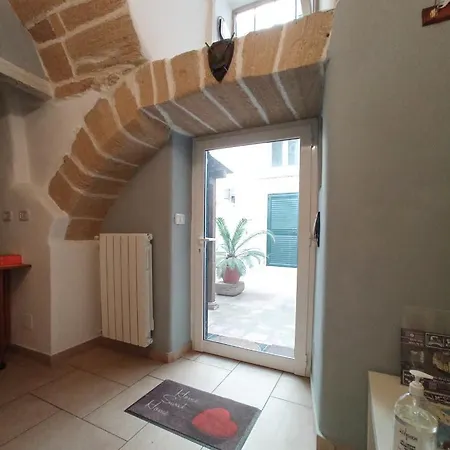 Palazzo Saraceno Apartments-antica Mangiatoia