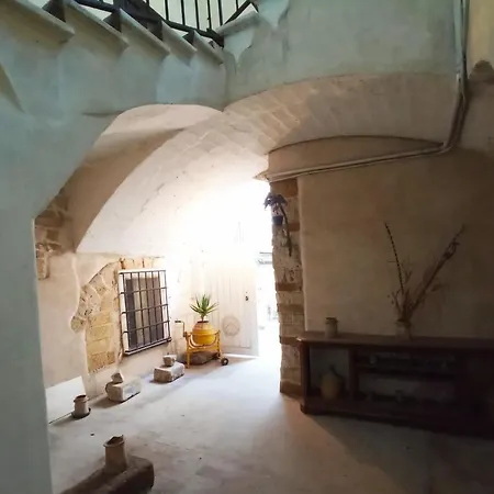 Palazzo Saraceno Apartments-antica Mangiatoia Apartment *