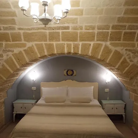 Palazzo Saraceno Apartments-antica Mangiatoia Apartment *